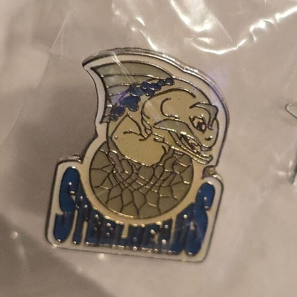 Vintage CBA Gary Steelheads Basketball Pin 2002 - 2003 - Picture 4 of 5